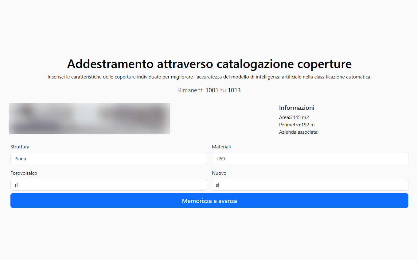 Lo strumento di catalogazione: per ogni copertura area e perimetro, il tecnico indica struttura, materiale, fotovoltaico e stato
